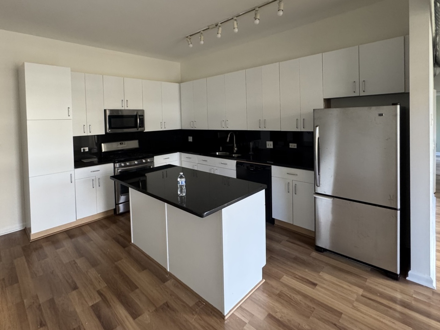 1631 S Michigan Avenue 401