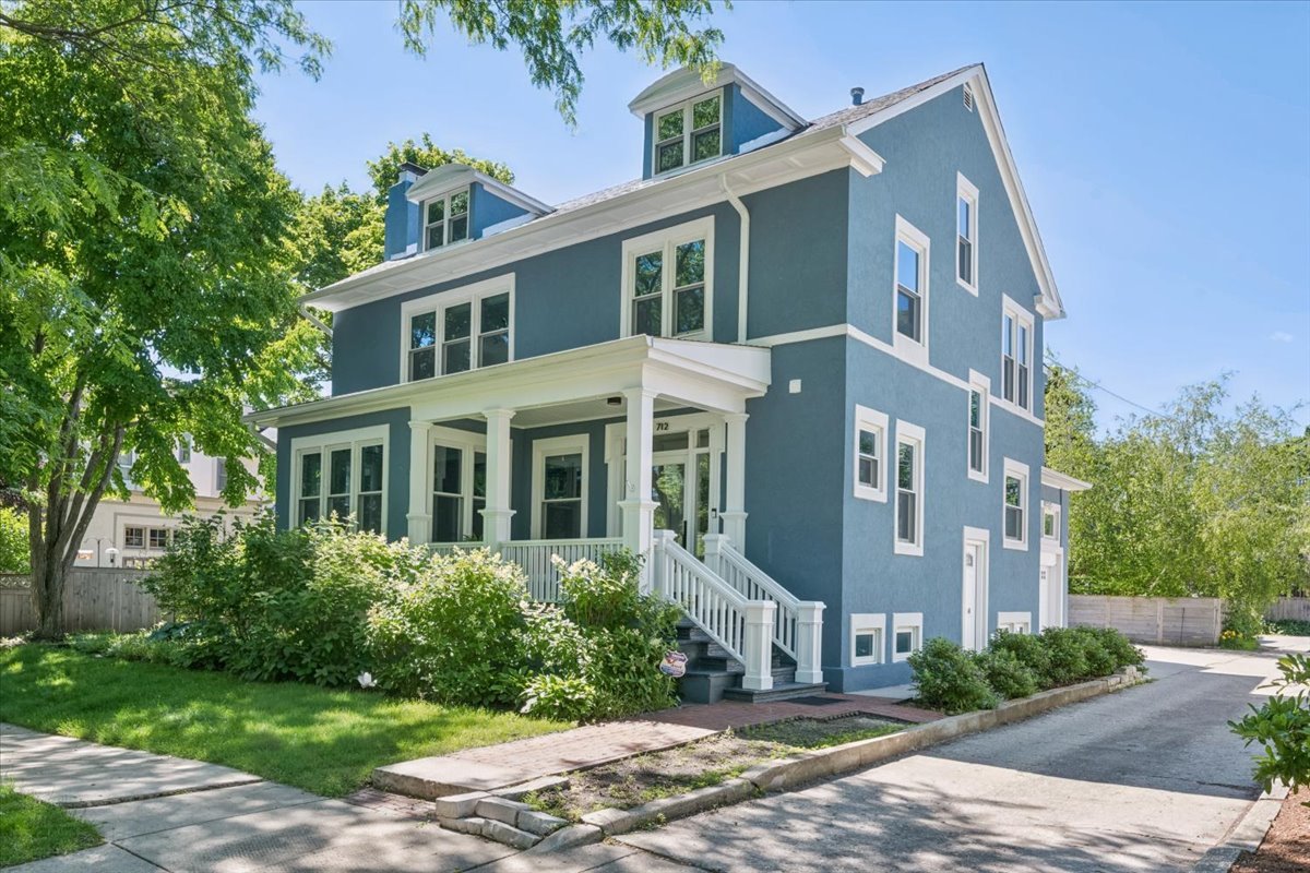 712 Ingleside Place