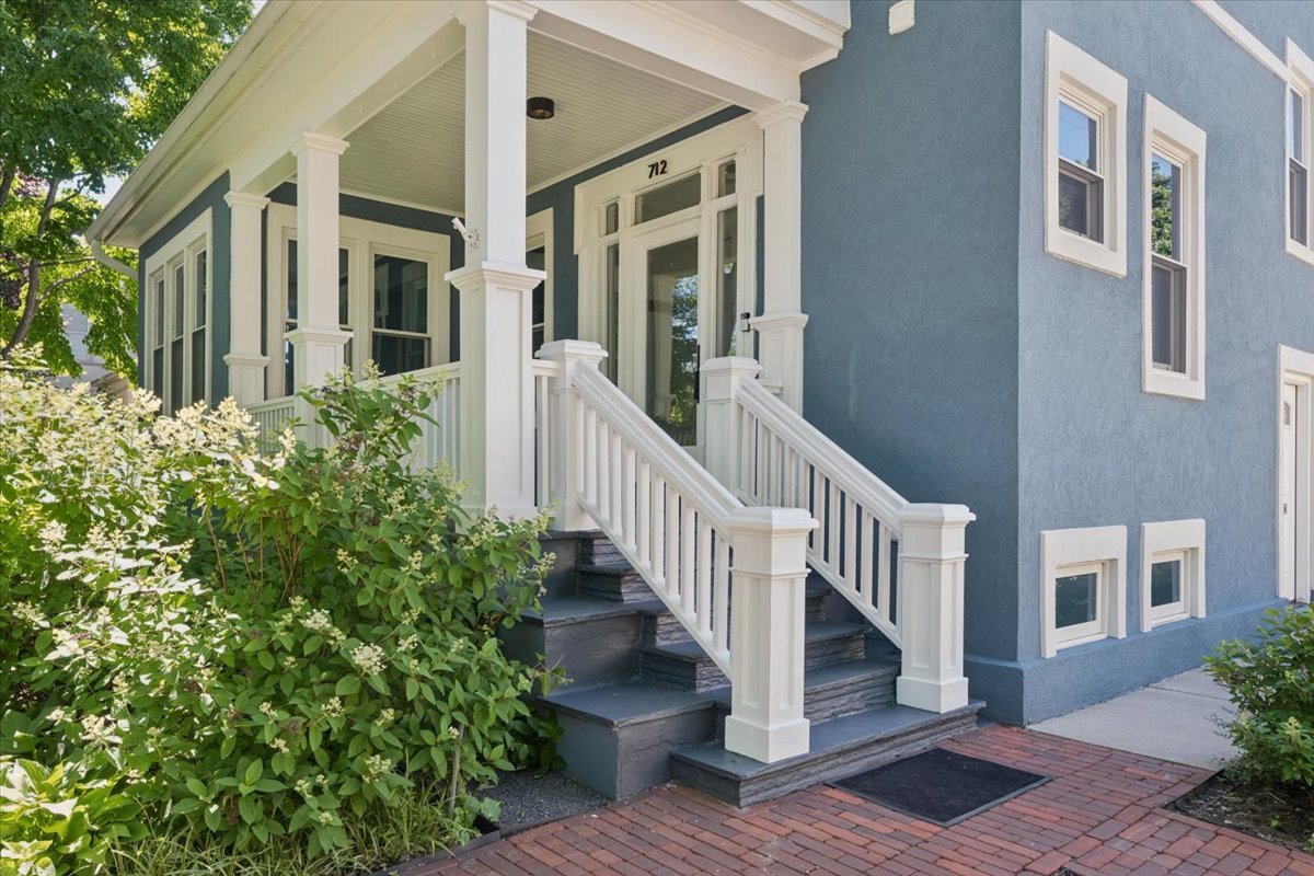 712 Ingleside Place