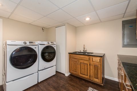 Tiny photo for 240 E Sibley Street, Park Ridge, IL 60068 (MLS # 12482310)