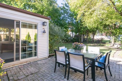 Tiny photo for 240 E Sibley Street, Park Ridge, IL 60068 (MLS # 12482310)