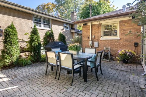 Tiny photo for 240 E Sibley Street, Park Ridge, IL 60068 (MLS # 12482310)