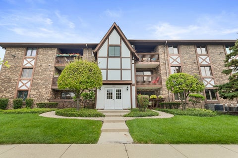 Photo of 5646 W 103rd Street #106, Oak Lawn, IL 60453 (MLS # 12729509)