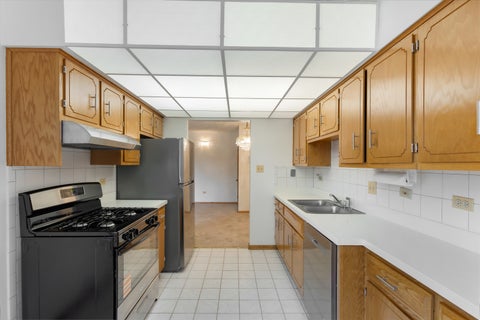 Tiny photo for 5646 W 103rd Street #106, Oak Lawn, IL 60453 (MLS # 12729509)