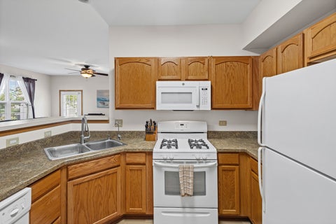Tiny photo for 21452 Papoose Lake Drive #21452, Crest Hill, IL 60403 (MLS # 12757659)