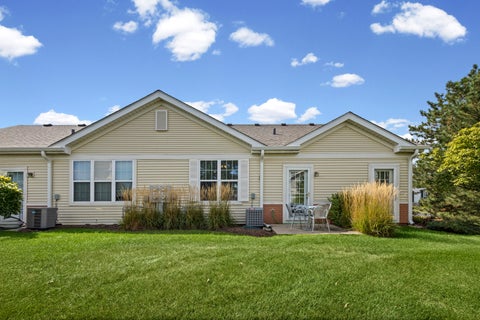 Tiny photo for 21452 Papoose Lake Drive #21452, Crest Hill, IL 60403 (MLS # 12757659)