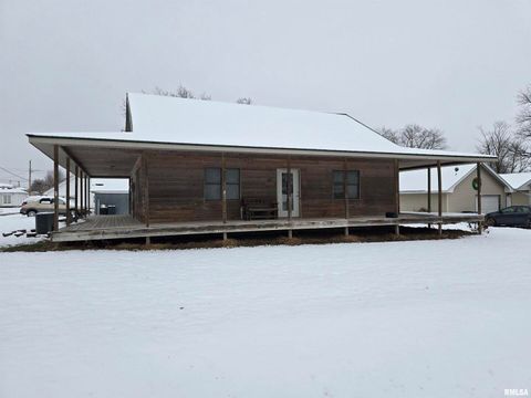 Photo of 111 E CHESTNUT Street, Mt Sterling, IL 62353 (MLS # QC4270036)