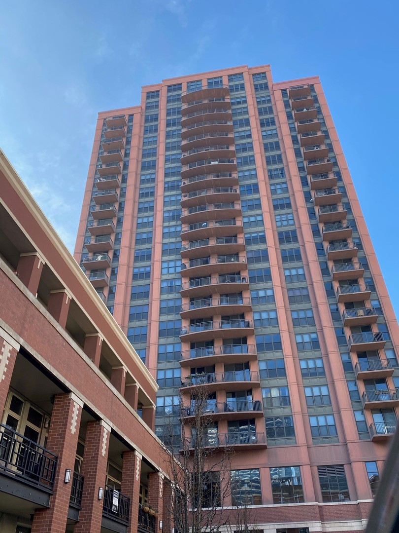 330 N Jefferson Street 1303