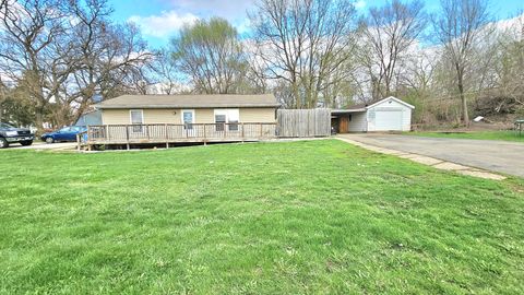 Tiny photo for 1100 S Lincoln Avenue, Dixon, IL 61021 (MLS # 12619367)