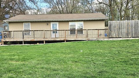 Photo of 1100 S Lincoln Avenue, Dixon, IL 61021 (MLS # 12619367)