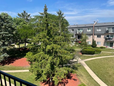Tiny photo for 9460 Bay Colony Drive #3N, Des Plaines, IL 60016 (MLS # 12466781)