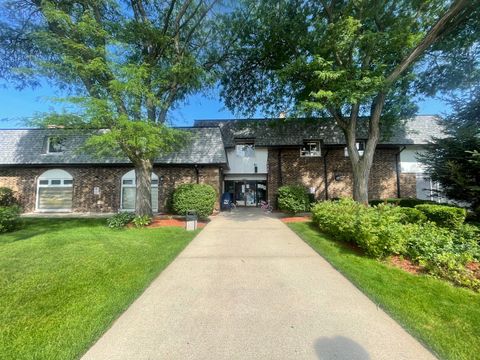 Tiny photo for 9460 Bay Colony Drive #3N, Des Plaines, IL 60016 (MLS # 12466781)