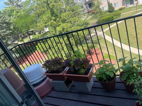 Tiny photo for 9460 Bay Colony Drive #3N, Des Plaines, IL 60016 (MLS # 12466781)