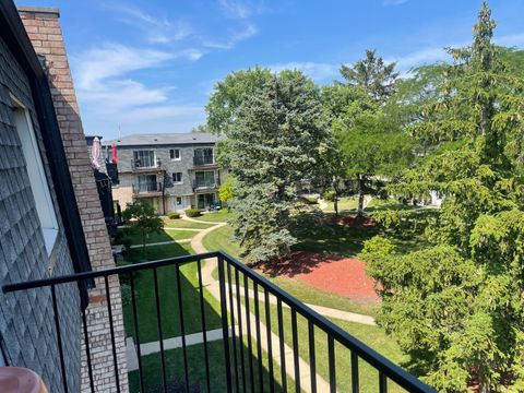 Tiny photo for 9460 Bay Colony Drive #3N, Des Plaines, IL 60016 (MLS # 12466781)