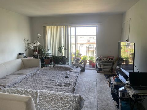 Tiny photo for 9460 Bay Colony Drive #3N, Des Plaines, IL 60016 (MLS # 12466781)