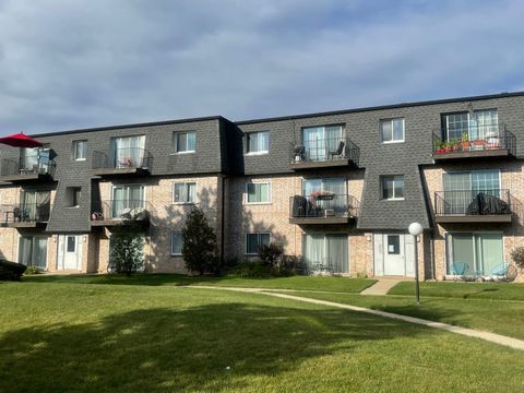 Tiny photo for 9460 Bay Colony Drive #3N, Des Plaines, IL 60016 (MLS # 12466781)