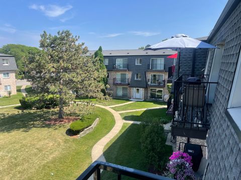 Tiny photo for 9460 Bay Colony Drive #3N, Des Plaines, IL 60016 (MLS # 12466781)