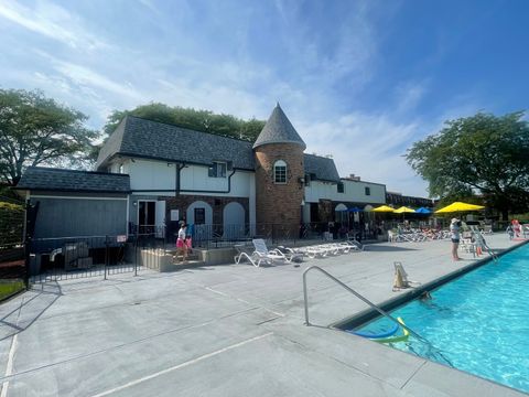 Tiny photo for 9460 Bay Colony Drive #3N, Des Plaines, IL 60016 (MLS # 12466781)