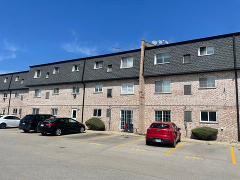 Tiny photo for 9460 Bay Colony Drive #3N, Des Plaines, IL 60016 (MLS # 12466781)