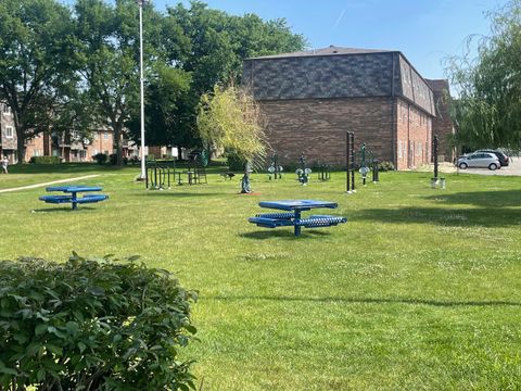 Tiny photo for 9460 Bay Colony Drive #3N, Des Plaines, IL 60016 (MLS # 12466781)