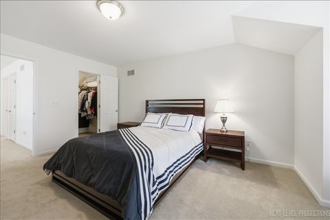 Tiny photo for 2012 WAVERLY Circle, St. Charles, IL 60174 (MLS # 12634355)
