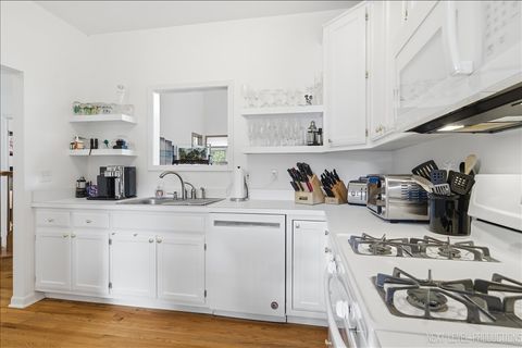 Tiny photo for 2012 WAVERLY Circle, St. Charles, IL 60174 (MLS # 12634355)