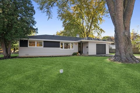 Photo of Grayslake, IL 60030 (MLS # 12499887)