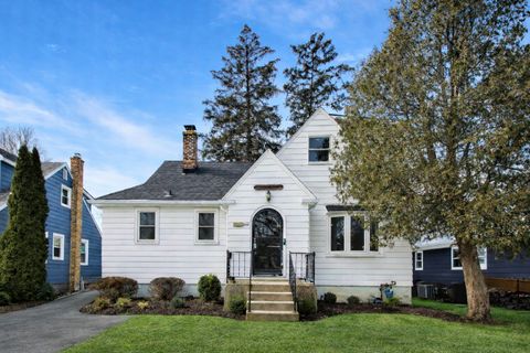 Photo of 4238 Lindley Street, Downers Grove, IL 60515 (MLS # 12555897)