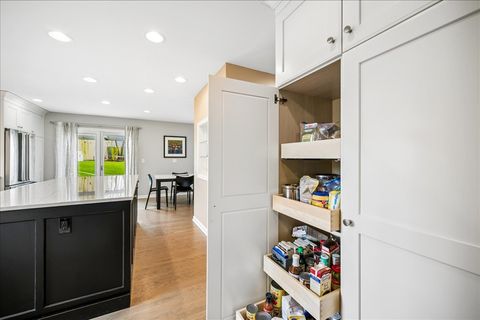 Tiny photo for 1944 Beverly Lane, Buffalo Grove, IL 60089 (MLS # 12633955)