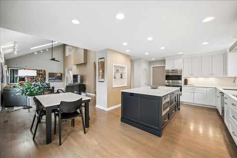 Tiny photo for 1944 Beverly Lane, Buffalo Grove, IL 60089 (MLS # 12633955)
