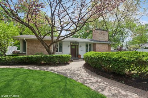 25 S Lincoln Avenue Geneva IL 60134