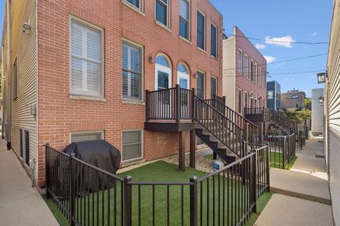 Tiny photo for 3732 N Janssen Avenue #A, Chicago, IL 60613 (MLS # 12452055)