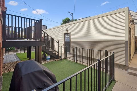 Tiny photo for 3732 N Janssen Avenue #A, Chicago, IL 60613 (MLS # 12452055)