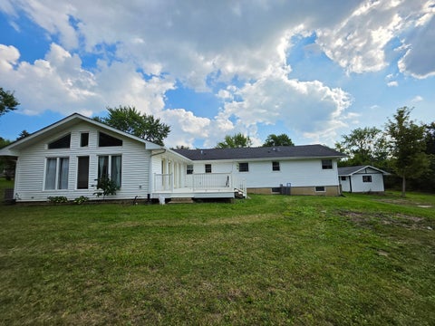 Tiny photo for 2301 Greenbriar Lane, Lindenhurst, IL 60046 (MLS # 12746131)