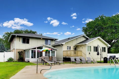 Tiny photo for 801 E Golfview Drive, Mount Prospect, IL 60056 (MLS # 12686893)