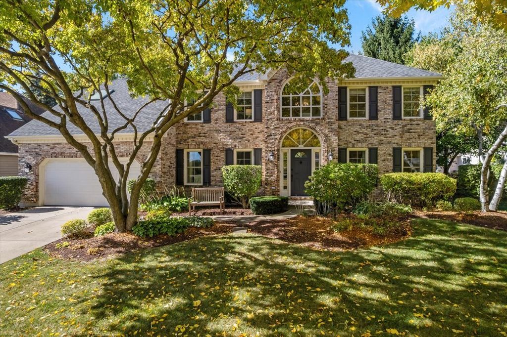 Photo for 705 S Whispering Hills Drive, Naperville, IL 60540 (MLS # 12500865)