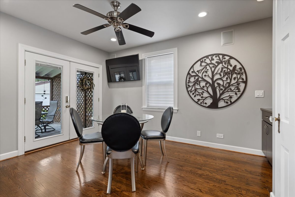 Chicago, Illinois 60631, United States, 4 Bedrooms Bedrooms, ,4 BathroomsBathrooms,Residential,Active,238521