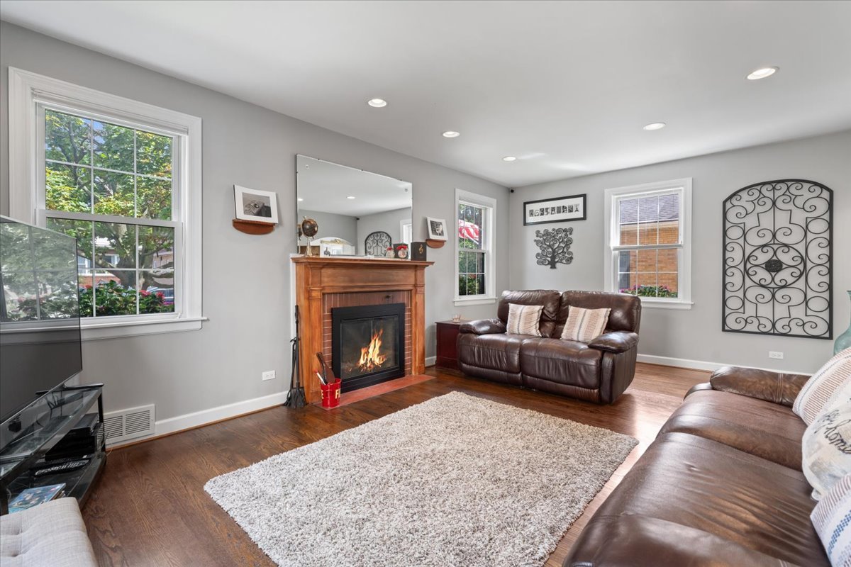 Chicago, Illinois 60631, United States, 4 Bedrooms Bedrooms, ,4 BathroomsBathrooms,Residential,Active,238521