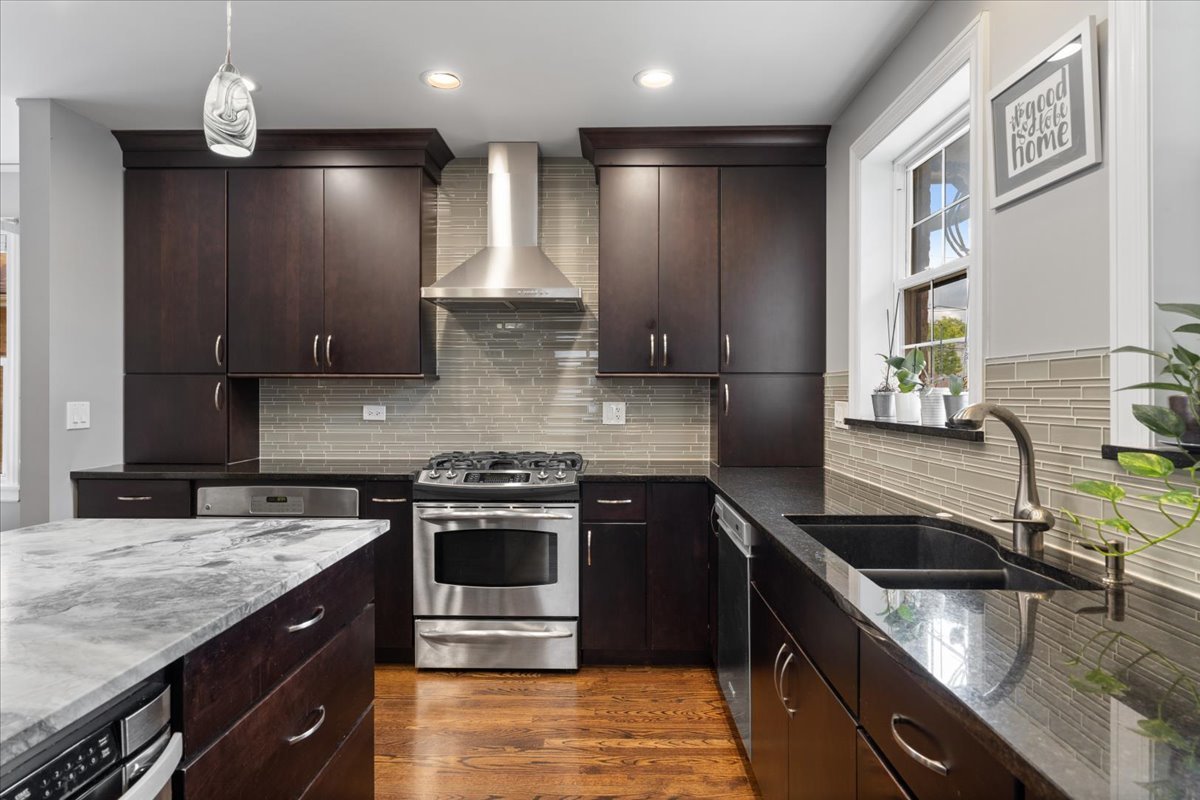 Chicago, Illinois 60631, United States, 4 Bedrooms Bedrooms, ,4 BathroomsBathrooms,Residential,Active,238521