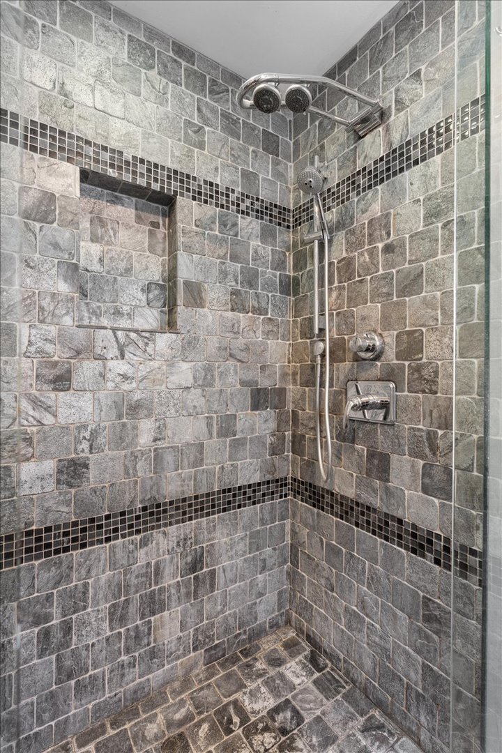 Chicago, Illinois 60631, United States, 4 Bedrooms Bedrooms, ,4 BathroomsBathrooms,Residential,Active,238521