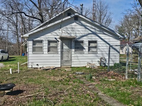 Tiny photo for 725 Dewey Avenue, Mt Vernon, IL 62864 (MLS # 12590753)
