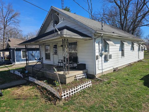 Tiny photo for 725 Dewey Avenue, Mt Vernon, IL 62864 (MLS # 12590753)
