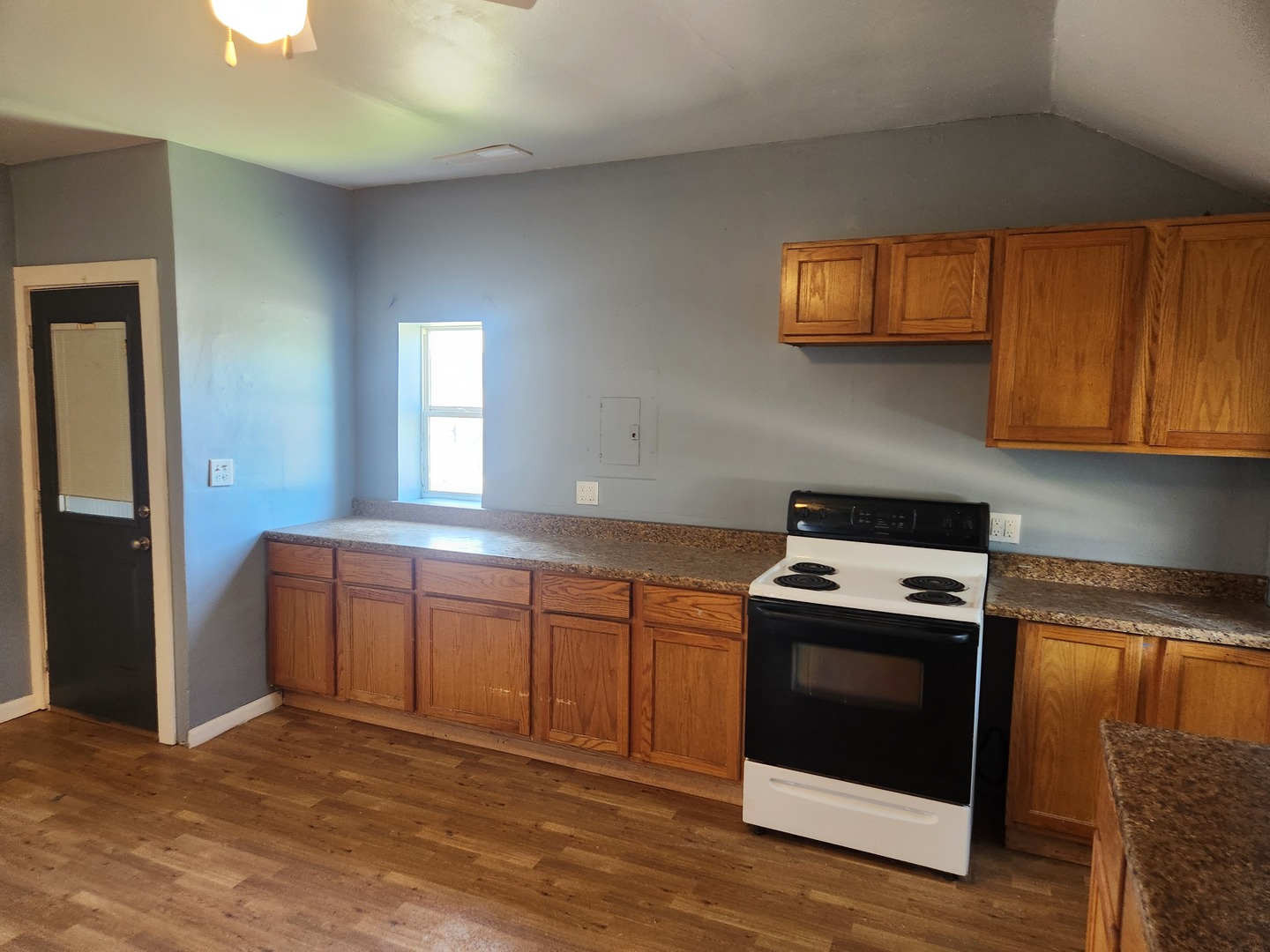 106 W Comanche Avenue