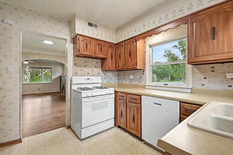 Tiny photo for 550 S Oakland Avenue, Villa Park, IL 60181 (MLS # 12747323)