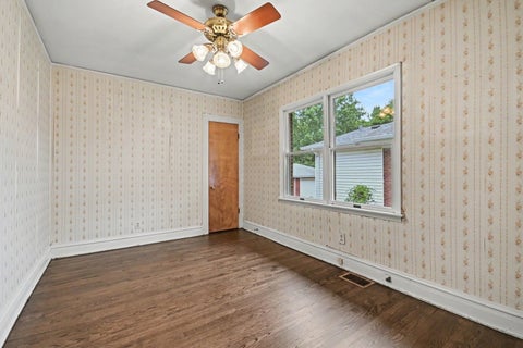 Tiny photo for 550 S Oakland Avenue, Villa Park, IL 60181 (MLS # 12747323)