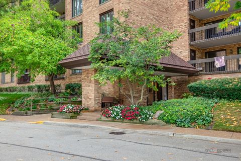 Tiny photo for 1671 Mission Hills Road #302, Northbrook, IL 60062 (MLS # 12490846)