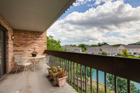 Tiny photo for 1671 Mission Hills Road #302, Northbrook, IL 60062 (MLS # 12490846)