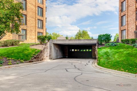 Tiny photo for 1671 Mission Hills Road #302, Northbrook, IL 60062 (MLS # 12490846)
