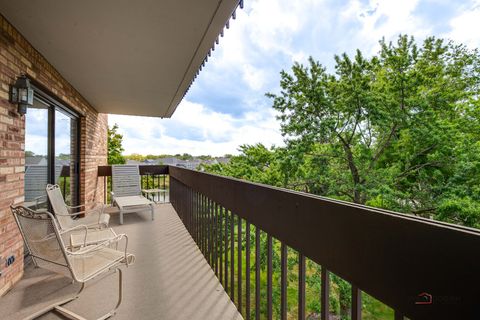Tiny photo for 1671 Mission Hills Road #302, Northbrook, IL 60062 (MLS # 12490846)
