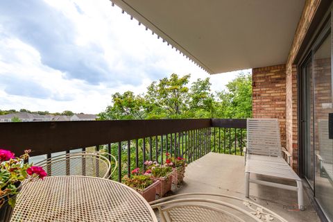 Tiny photo for 1671 Mission Hills Road #302, Northbrook, IL 60062 (MLS # 12490846)